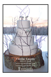 Birds and sticks fondant wedding cake resting on a solid wood log. Appeared in Martha Steward Weddings.
Mountain Top Inn, VT