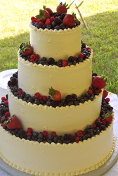 Fresh berries on buttercream wedding cake.
Lawn party, VT 