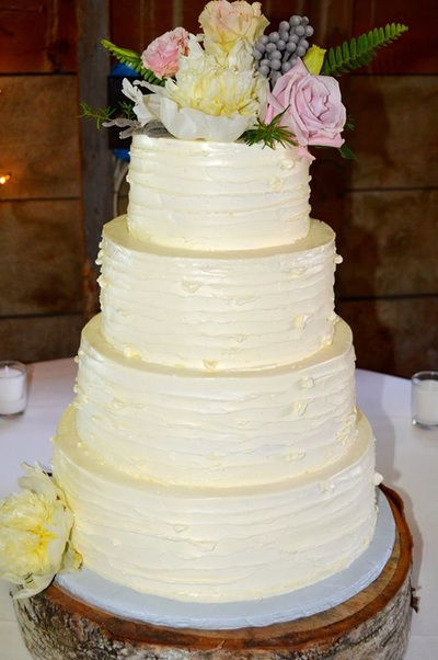 organic horizontal lines on buttercream wedding cake.  Raleigh, NC